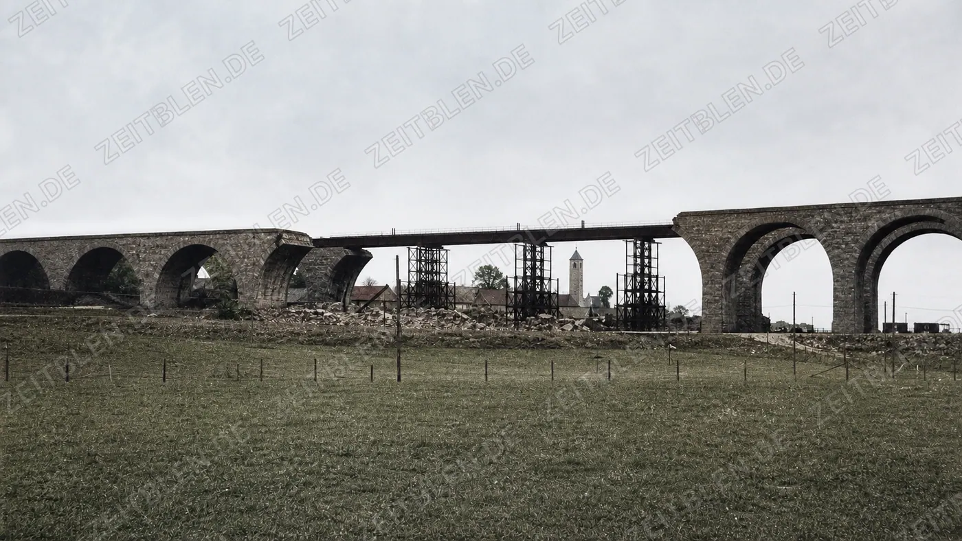 Zerstörte Autobahnbrücke, vermutlich Mangfallbrücke bei Weyarn