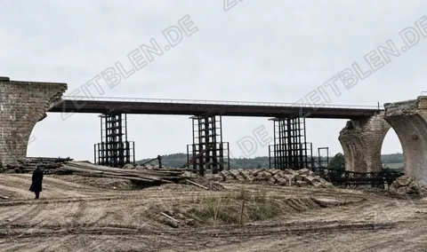 Zerstörte Autobahnbrücke in Südbayern, vermutlich bei Weyarn