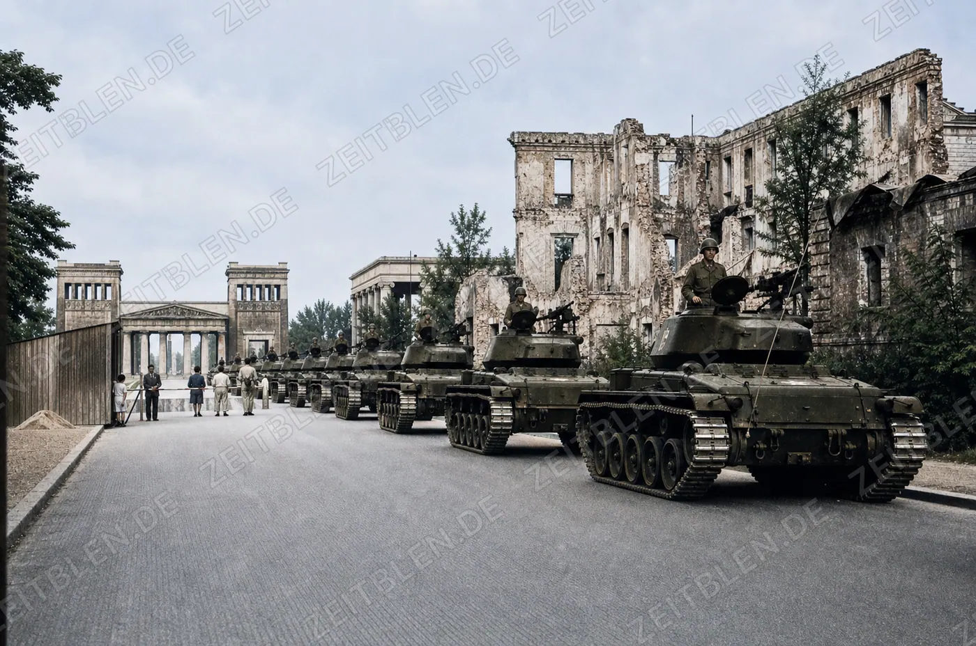 US-Militärparade an den Ruinen des Braunen Hauses