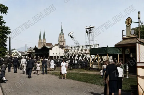 Fahrgeschäfte vor St. Paul beim Münchner Herbstfest 1946