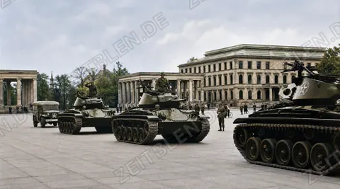 US-Militärpolizei-Parade auf dem Münchner Königsplatz