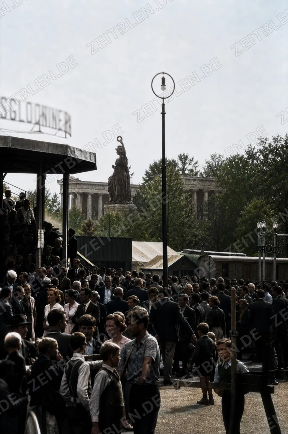 Besucherandrang beim Münchner Herbstfest auf der Theresienwiese, 1946