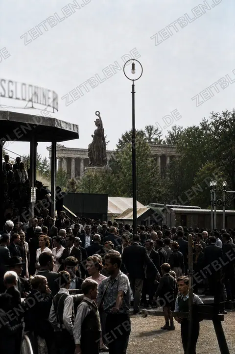 Besucherandrang beim Münchner Herbstfest auf der Theresienwiese, 1946