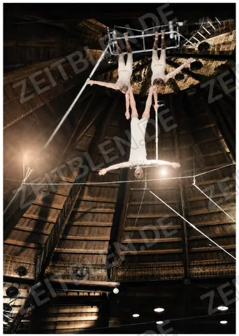 Artistiknummer im Münchner Circus Krone, 1946