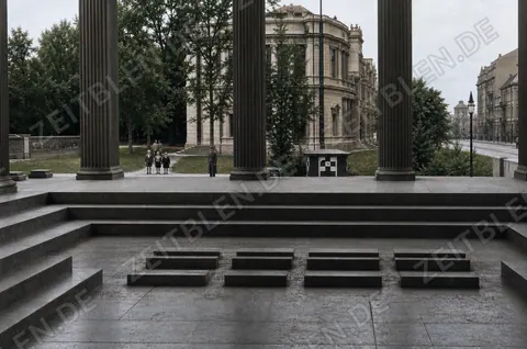 Leerer NS-„Ehrentempel“ am Münchner Königsplatz