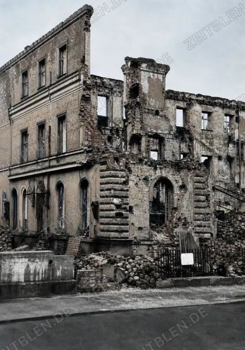 Ruine des Braunen Hauses in München, 1945