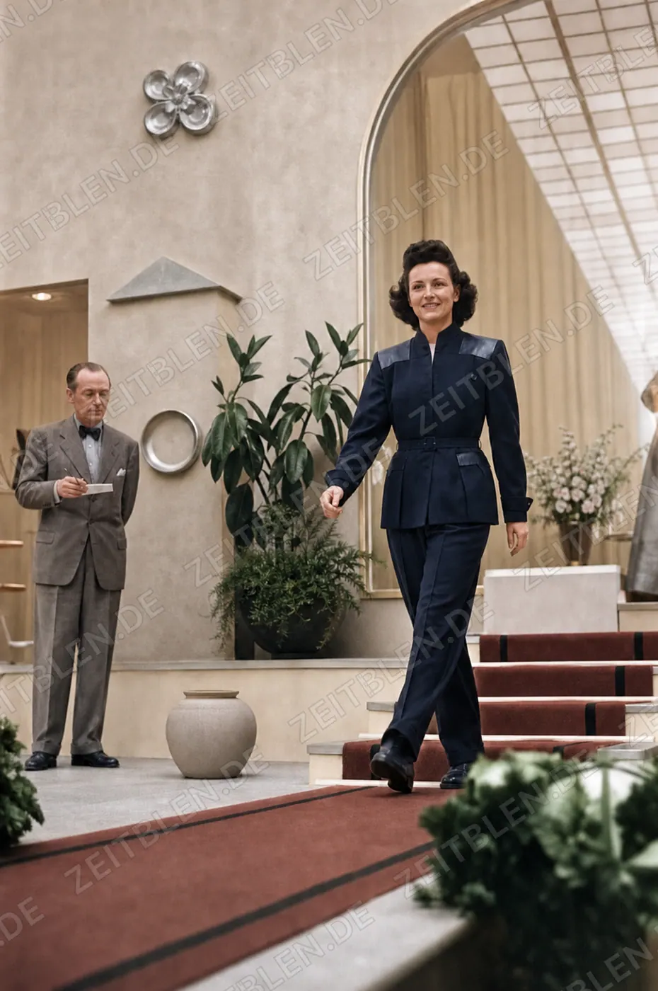 Models auf dem Laufsteg im Haus der Kunst München, um 1945