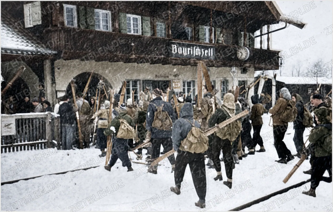 SportScheck-Skilehrgang am Bahnhof Bayrischzell, 1949
