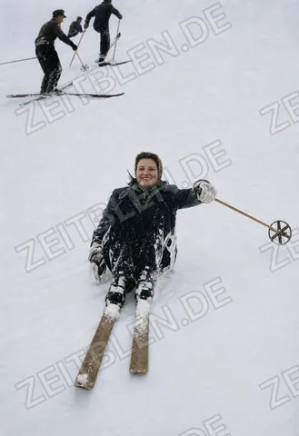 Skifahrer im Schnee beim SportScheck-Lehrgang in Bayrischzell, 1949