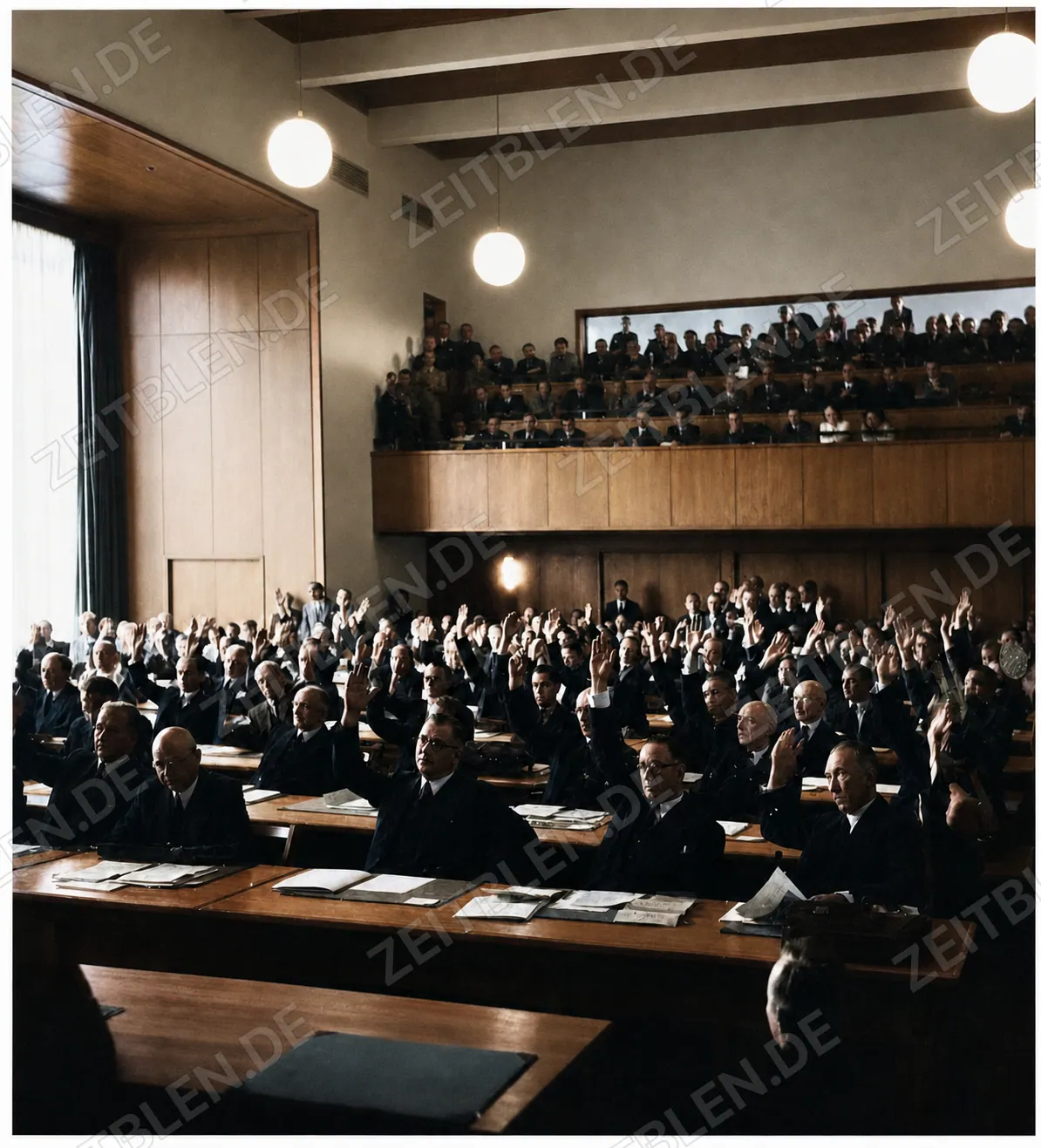 Blick in den Tagungsraum des Parlamentarischen Rats in Bonn, 1948