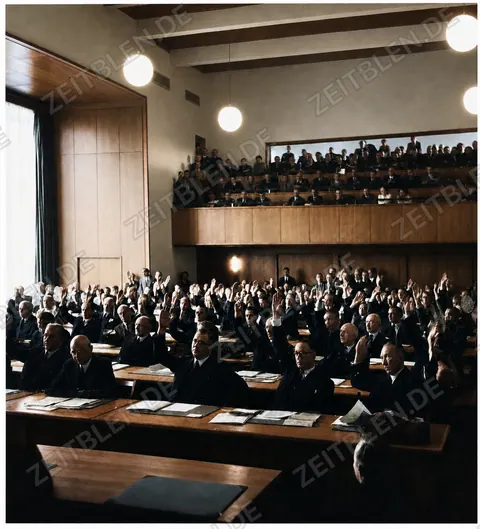 Blick in den Tagungsraum des Parlamentarischen Rats in Bonn, 1948