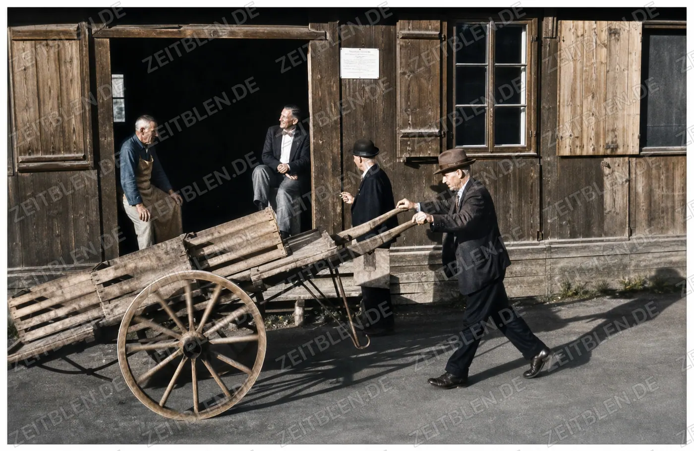 Straßenhändler mit Handwagen vor der Münchner Großmarkthalle
