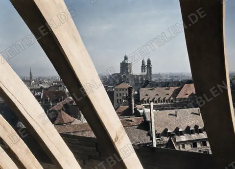 Blick durch den neuen Dachstuhl der Münchner Frauenkirche