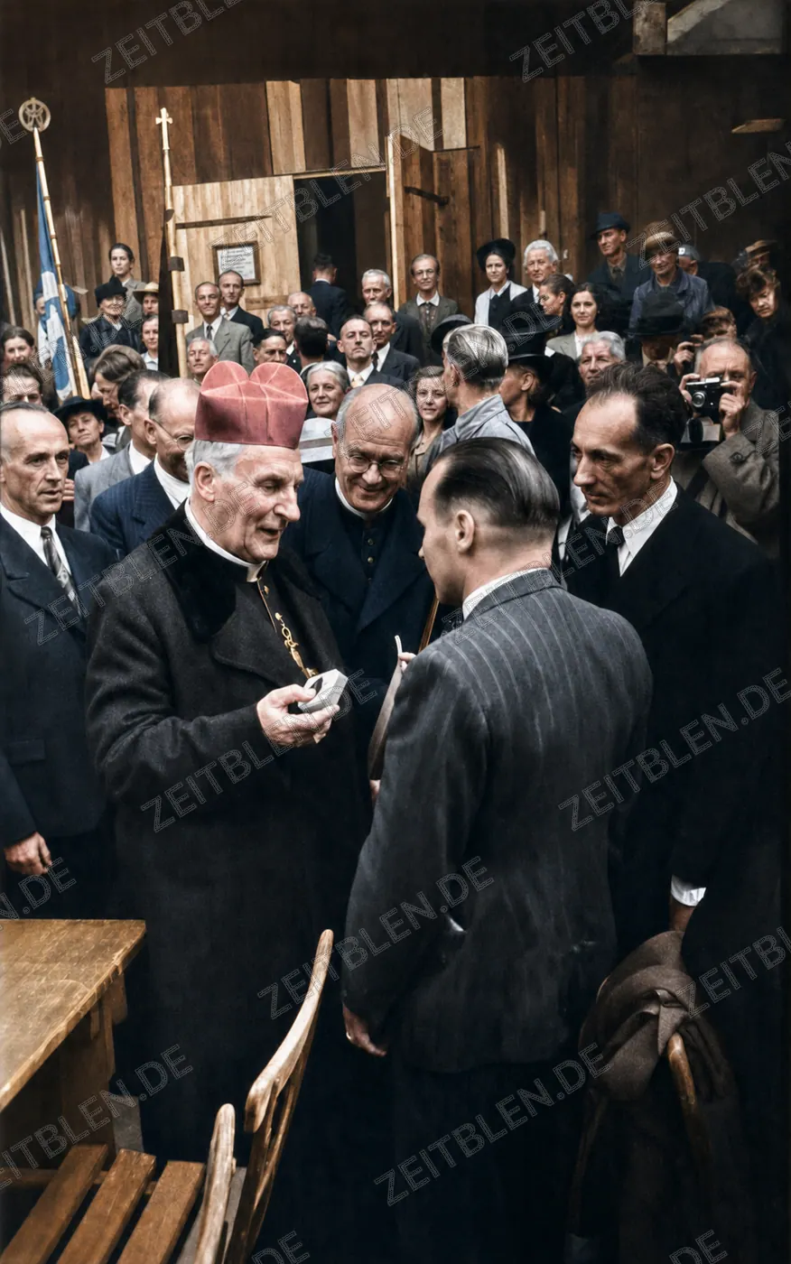 Kardinal Faulhaber bei der Dachstuhlbesichtigung der Frauenkirche