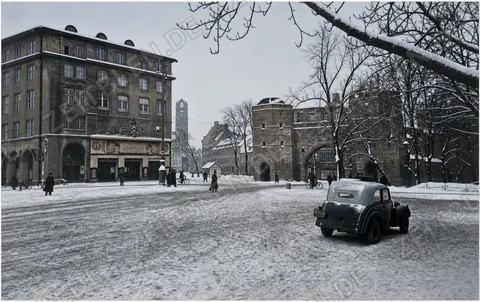 Winterlicher Sendlinger-Tor-Platz mit Filmtheater