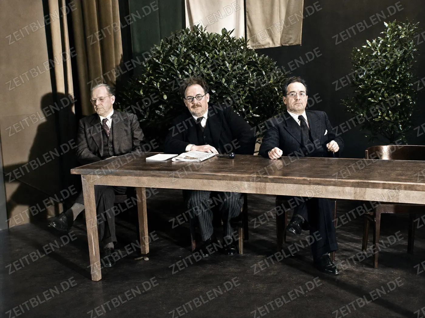 Drei Podiumsgäste der Bauernkundgebung in der Jubilee-Hall