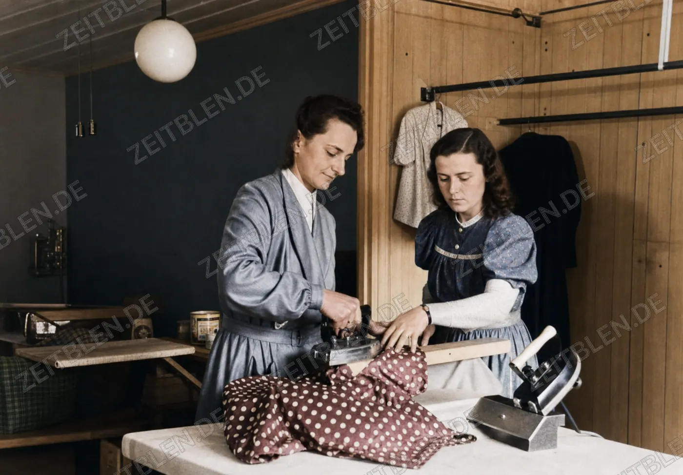 Bügel- und Endarbeiten an Trachtenkleidung bei Firma Heller