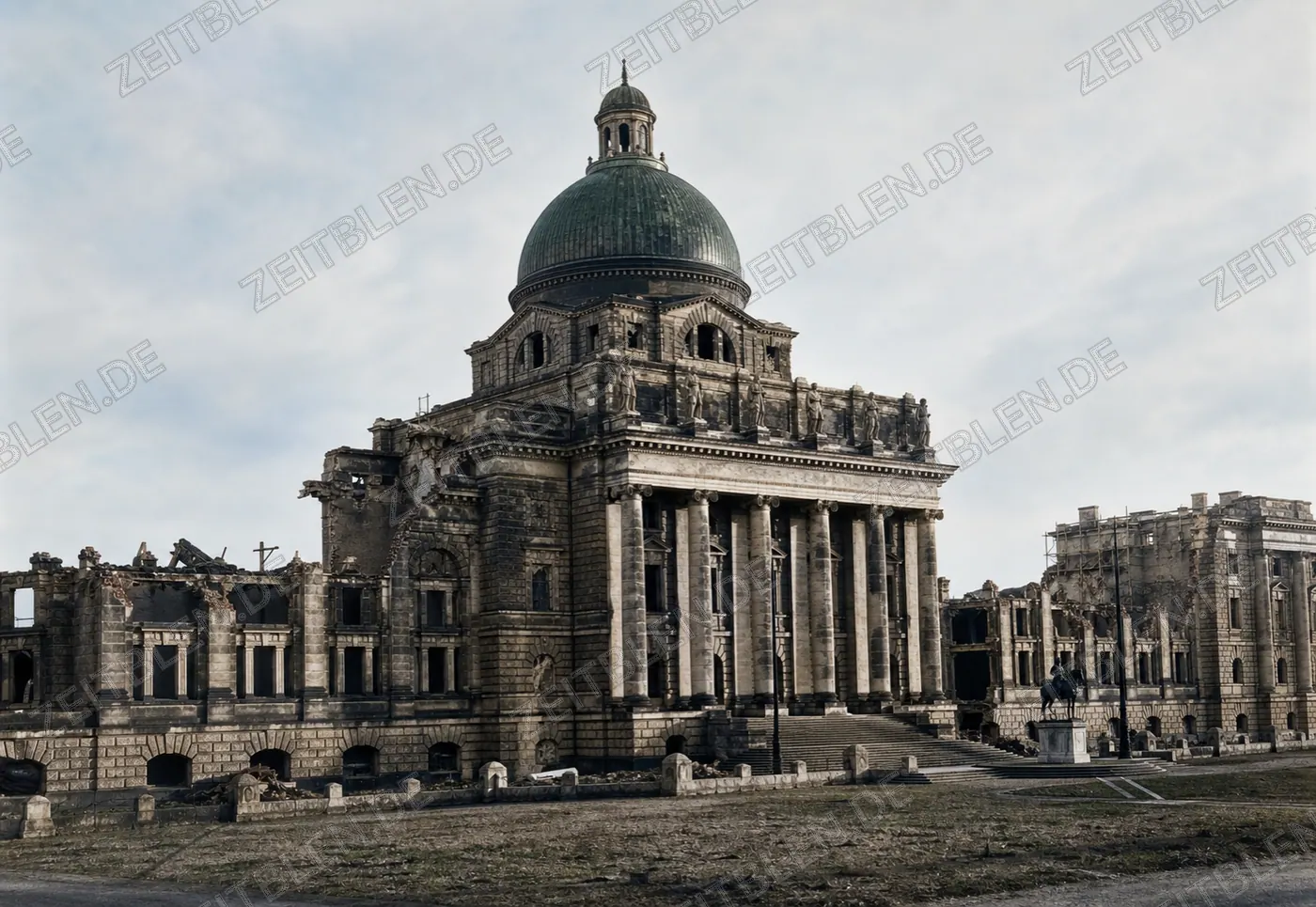 Zerstörtes ehemaliges Armeemuseum in München