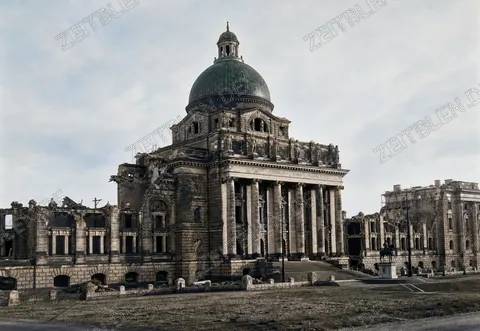 Zerstörtes ehemaliges Armeemuseum in München