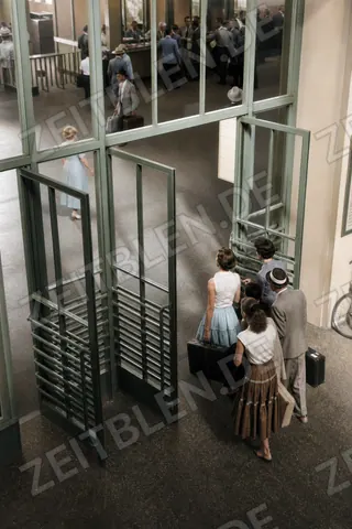 Reisende im Münchner Hauptbahnhof