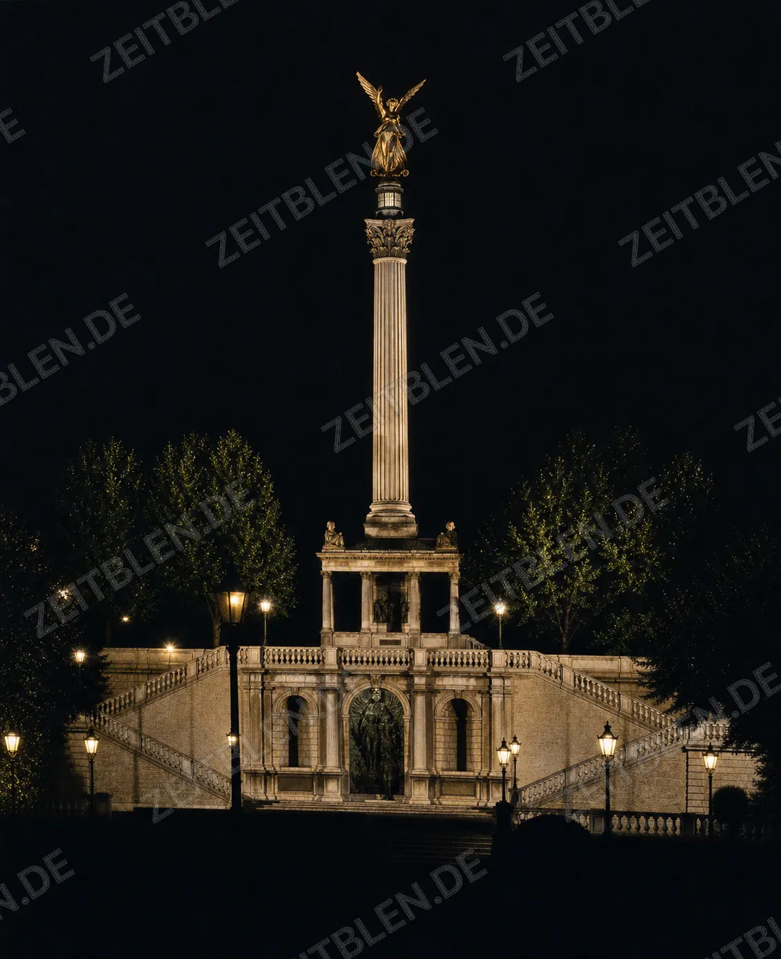 Der Friedensengel in München bei Nacht