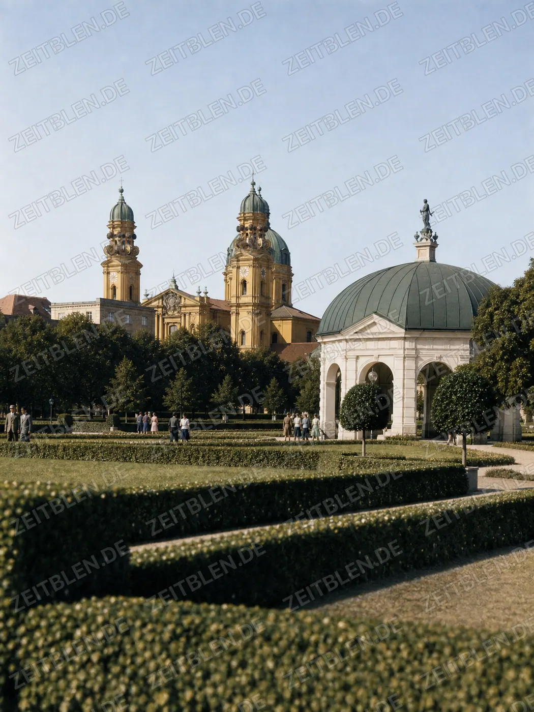 Hofgarten mit Dianatempel und Theatinerkirche
