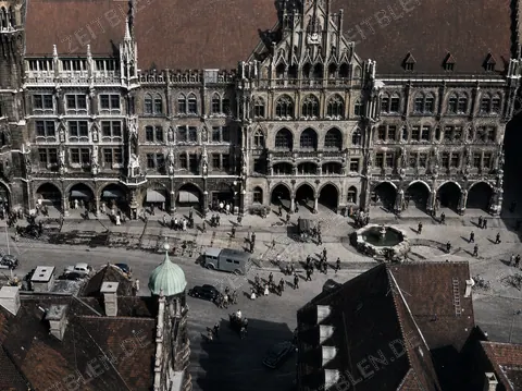 Blick auf Marienplatz und Neues Rathaus