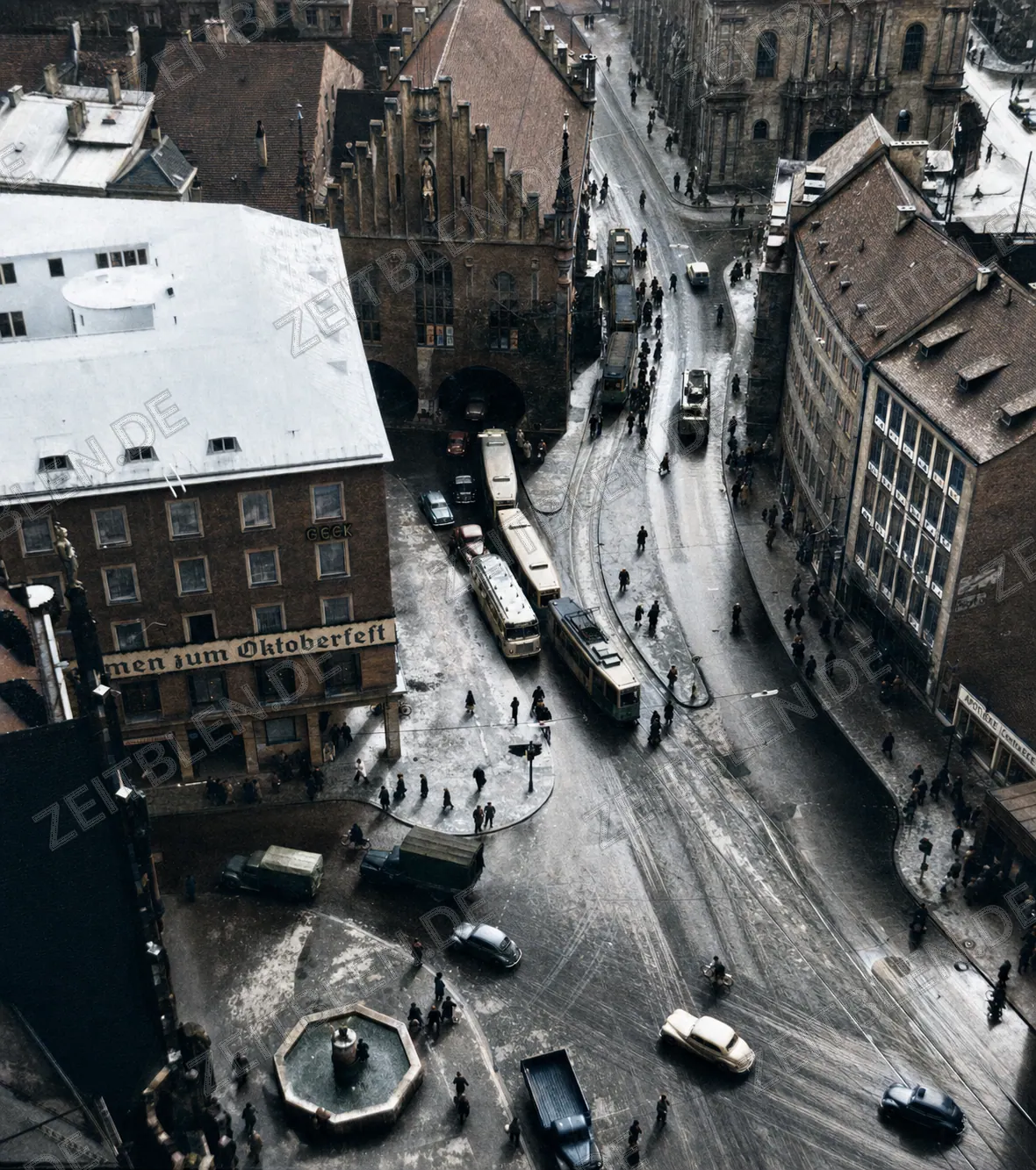 Marienplatz vom Rathausturm mit Fischbrunnen
