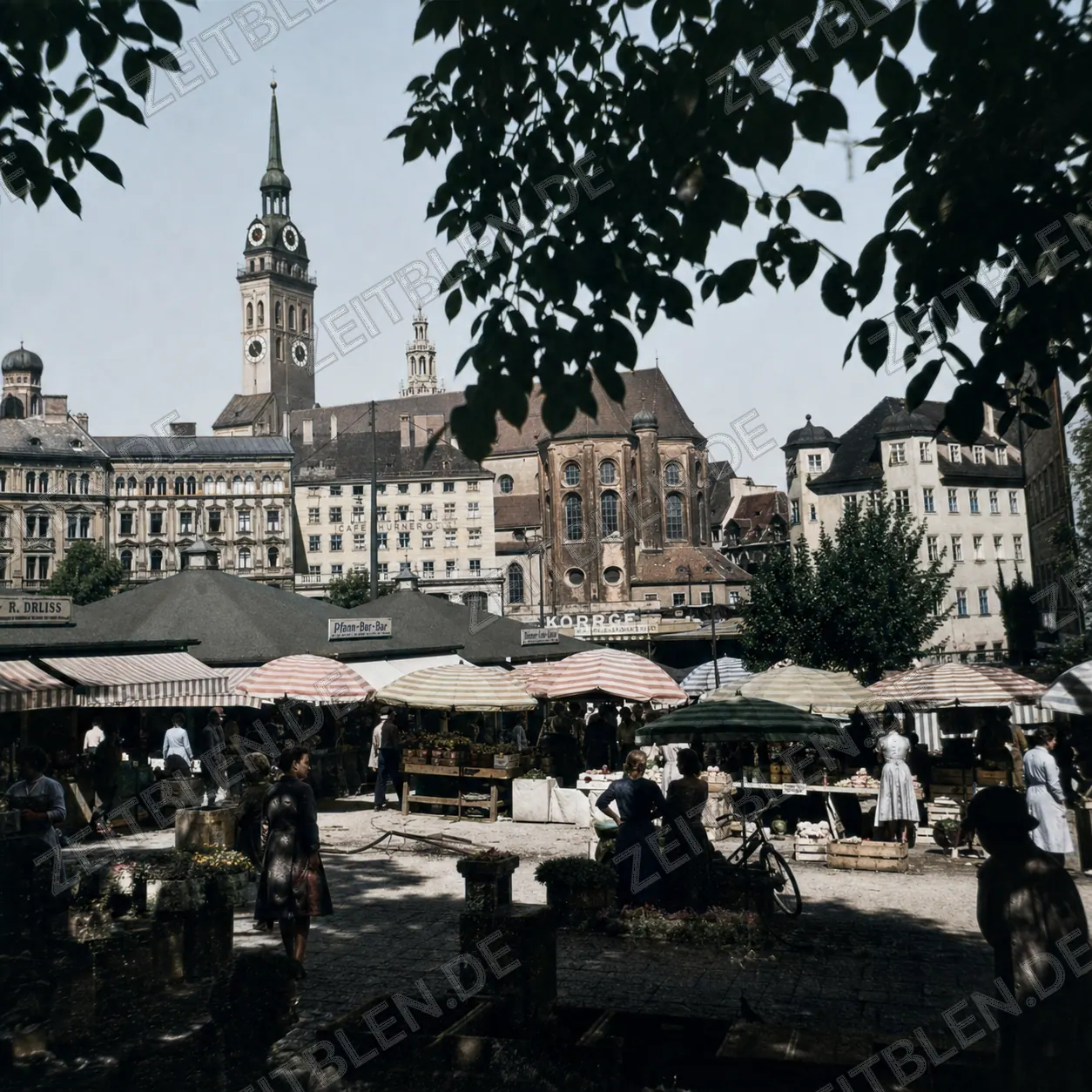 Viktualienmarkt mit Blick zum Alten Peter