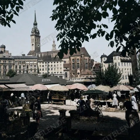 Viktualienmarkt mit Blick zum Alten Peter