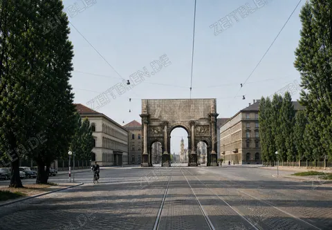 Siegestor ohne Quadriga an der Leopoldstraße