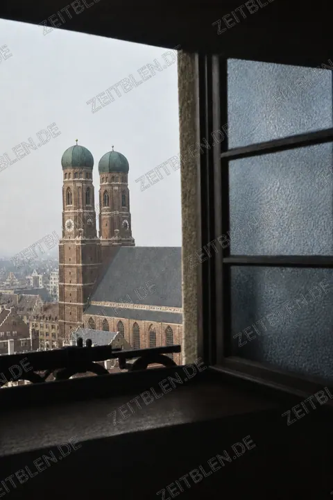 Gerahmter Blick zur Frauenkirche