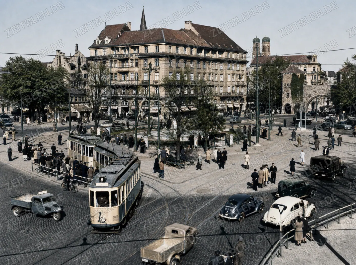 Sendlinger-Tor-Platz mit Straßenbahn