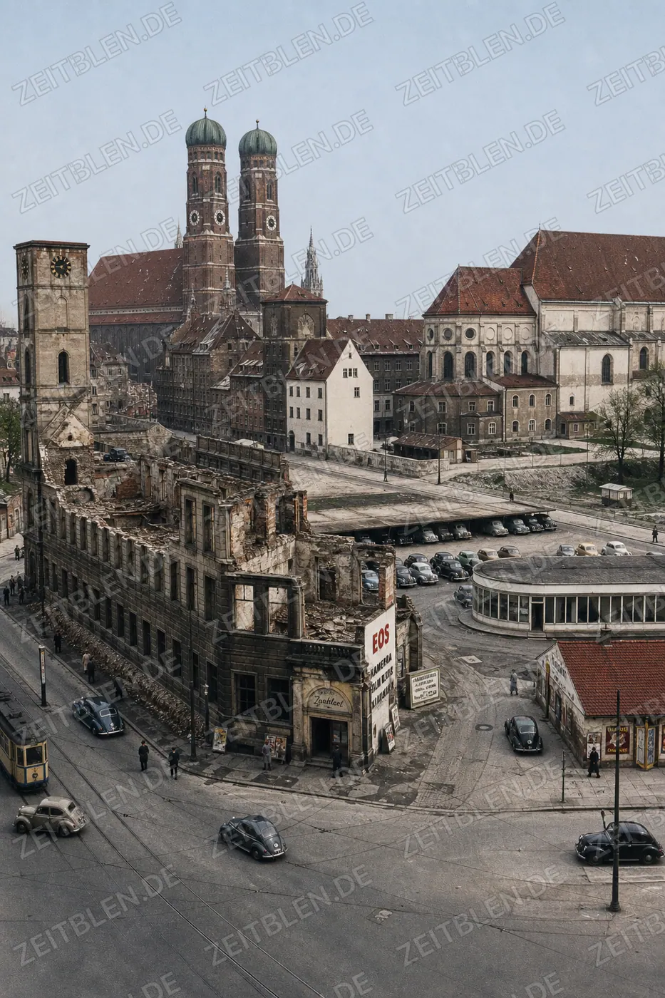 Blick über den zerstörten Marienhof zur Frauenkirche