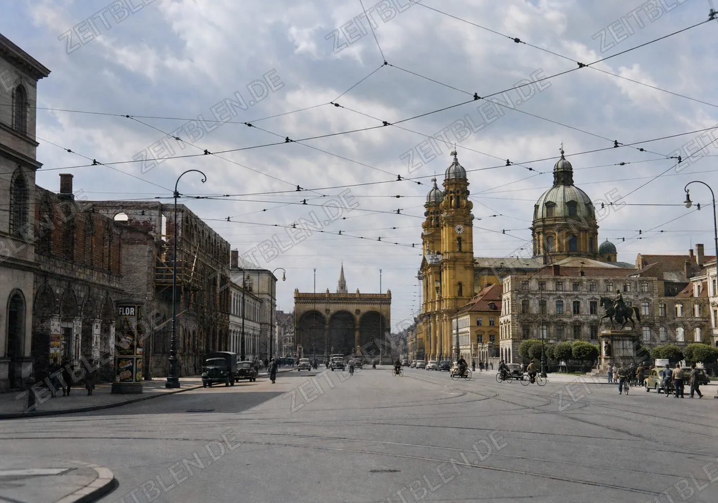 Odeonsplatz mit Theatinerkirche und Feldherrnhalle