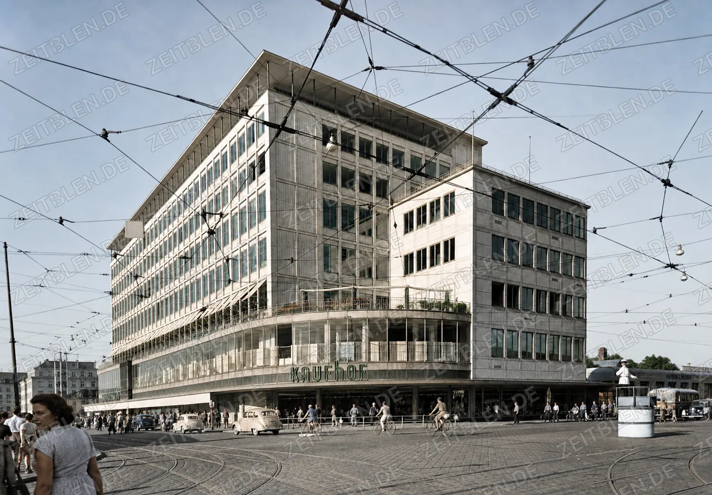 Modernes Kaufhof-Gebäude am Karlsplatz Stachus