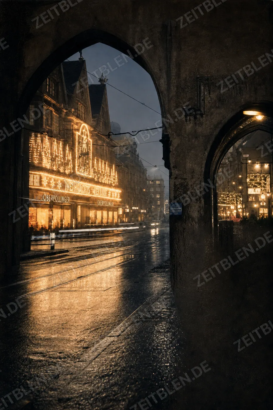 Durchblick vom Karlstor zum beleuchteten Oberpollinger