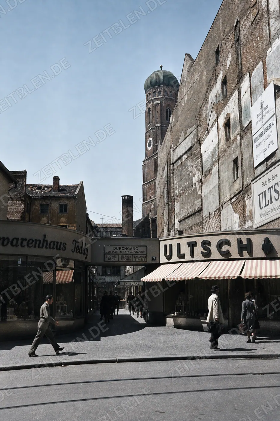 Altstadtstraße mit Blick zur Frauenkirche