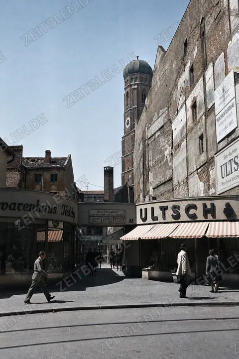 Altstadtstraße mit Blick zur Frauenkirche