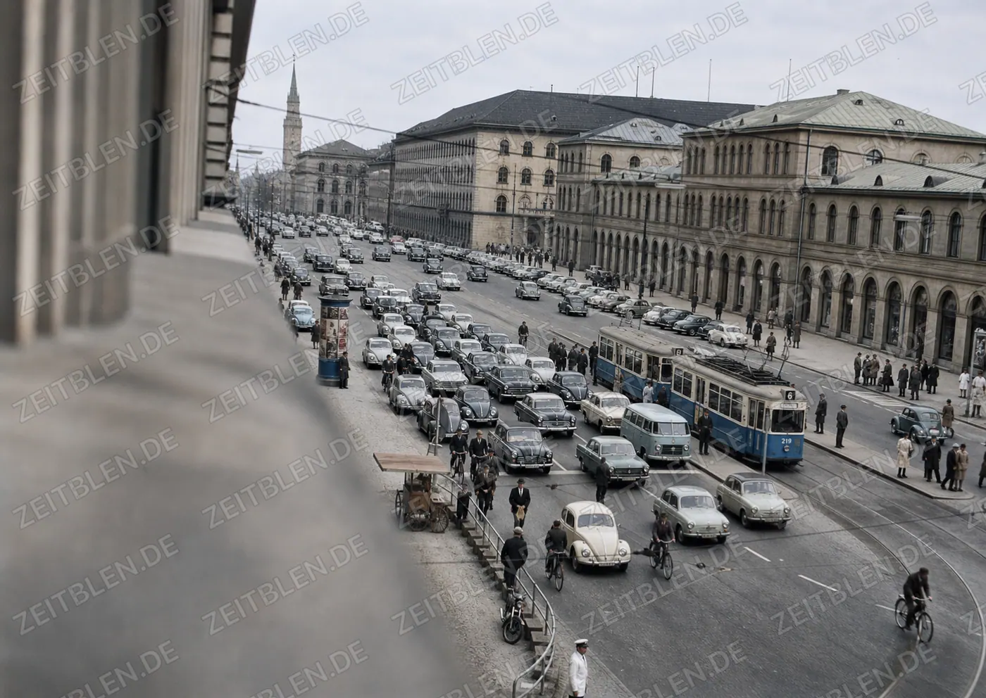 Verkehr auf der Ludwigstraße am Odeonsplatz
