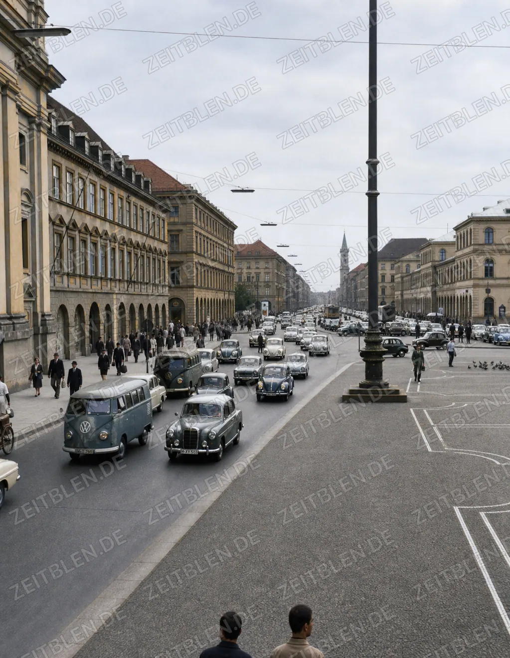 Blick über den Odeonsplatz zur Ludwigstraße