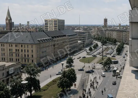 Blick vom Stachus durch die Sonnenstraße Richtung Sendlinger Tor