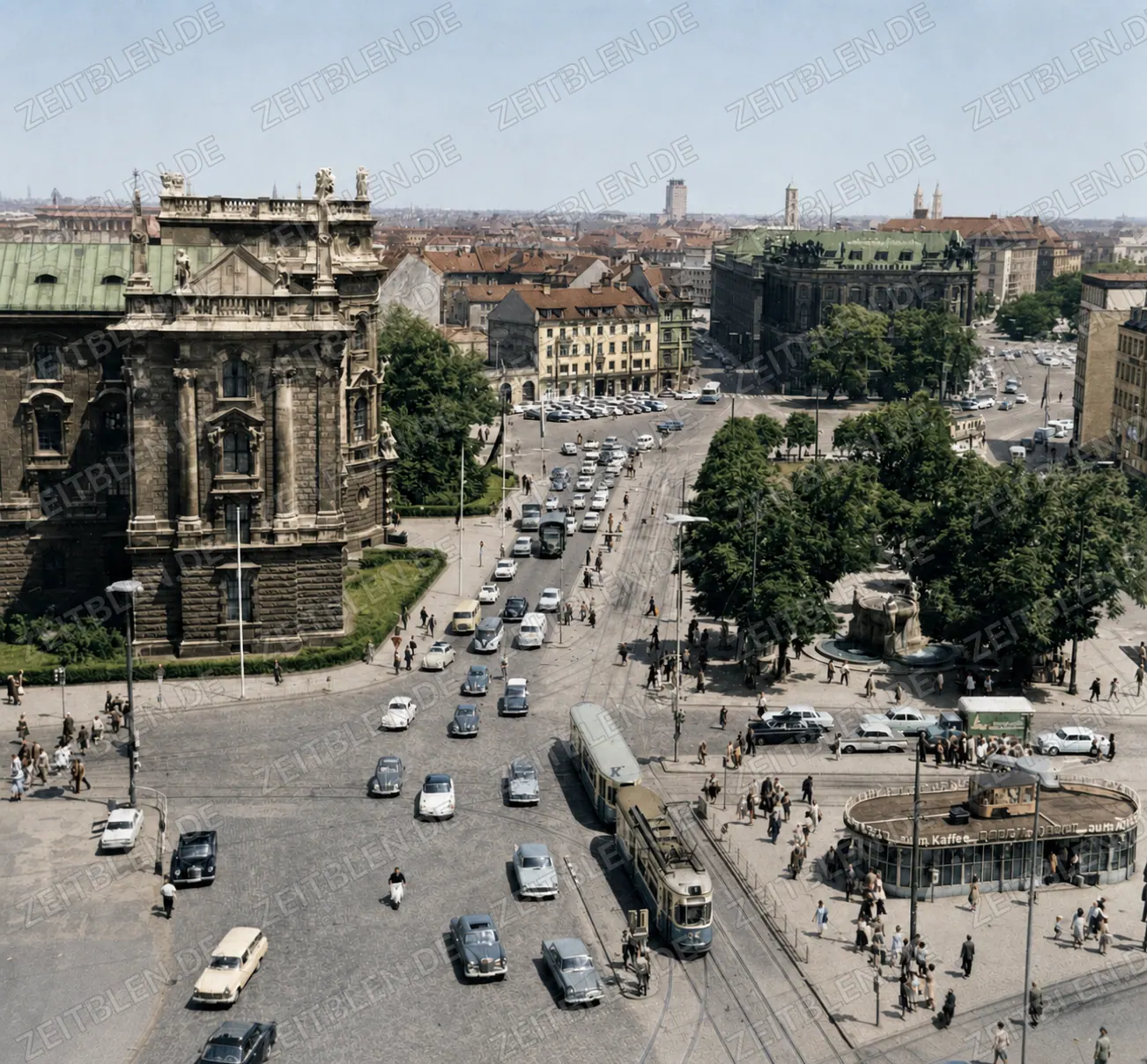 Stachus mit Justizpalast und Straßenbahnverkehr