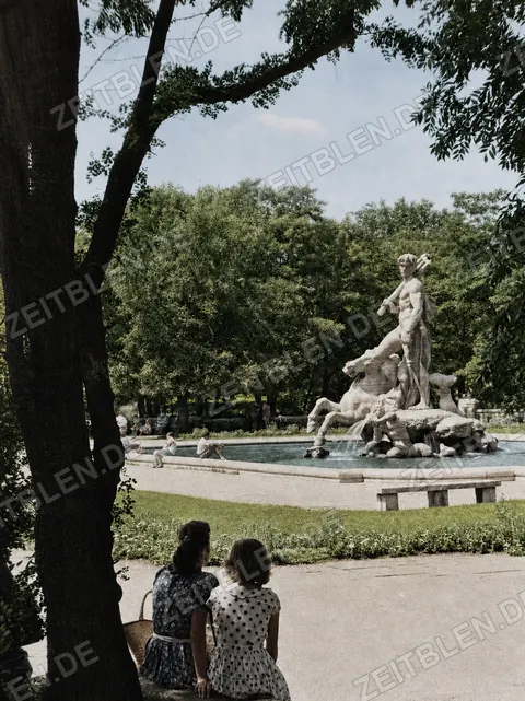 Kinder am Neptunbrunnen im Alten Botanischen Garten