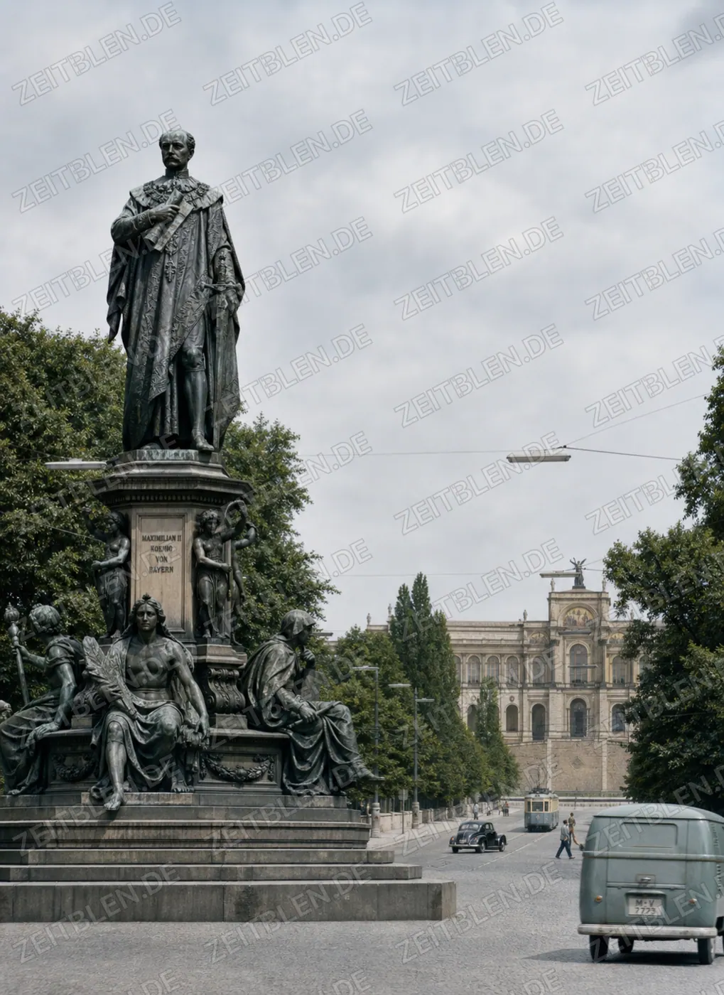 Max-II-Denkmal mit Blick zum Maximilianeum