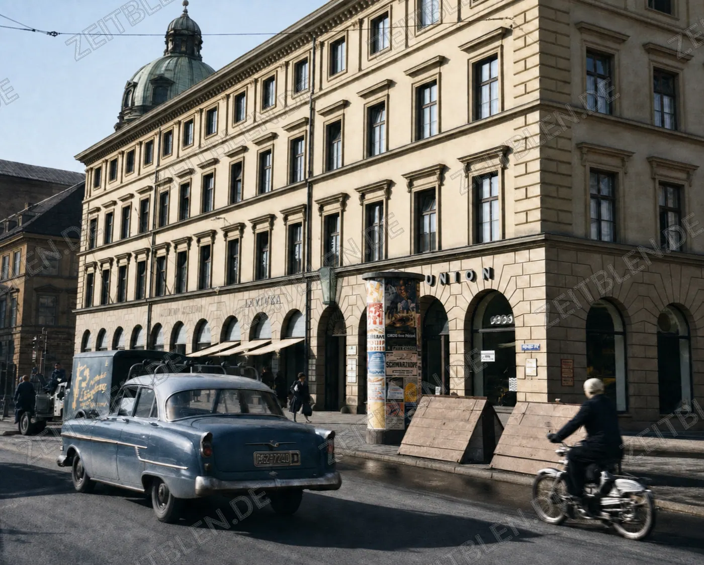 Geschäftshaus am Odeonsplatz mit Theatinerkirche