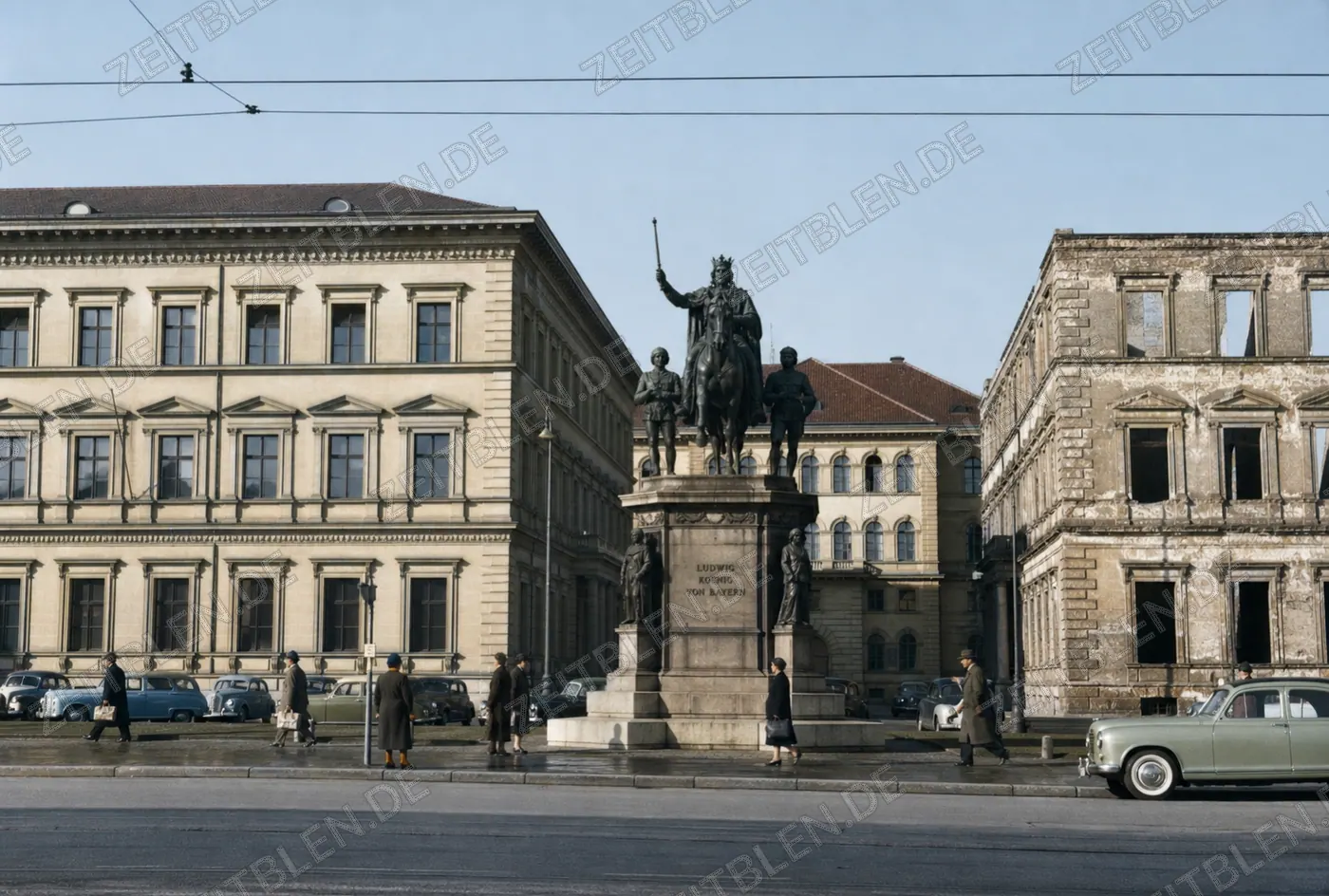 Ludwig-I.-Denkmal am Odeonsplatz mit Ministerien