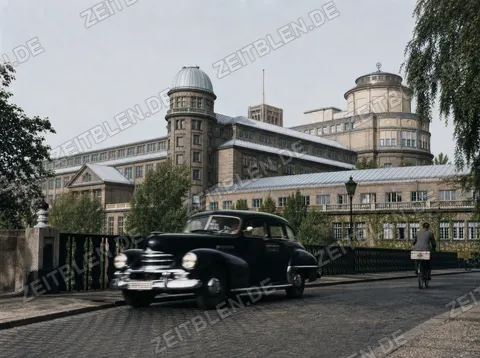 Straßenverkehr vor dem Deutschen Museum