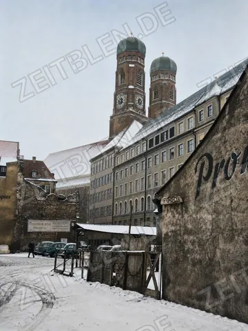 Winterlicher Blick auf die Münchner Frauenkirche