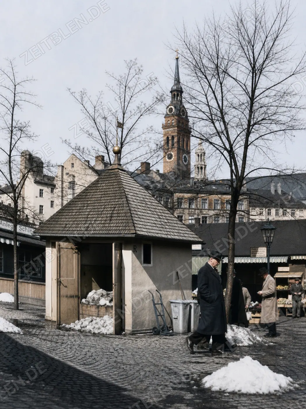 Viktualienmarkt im Winter mit Blick zum Alten Peter